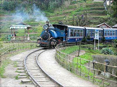 toy-train-darjeeling