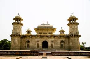 Itmad Ud Daulahs Tomb, Agra