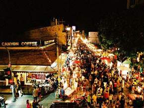 chiang-mai-night-bazaar-thailand